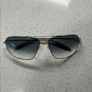 Stylish Silver Aviator Sunglasses